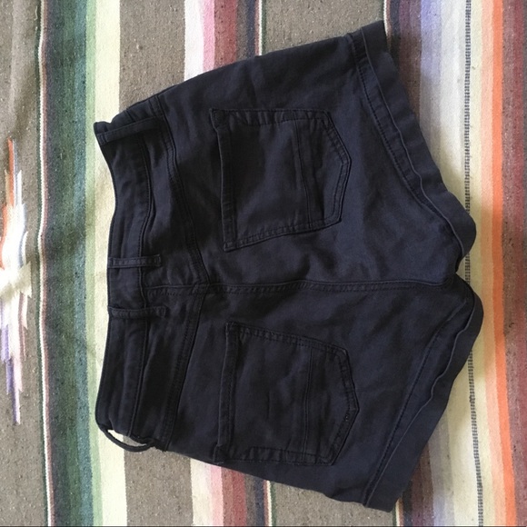 Kendall and Kylie black shorts - Picture 2 of 3